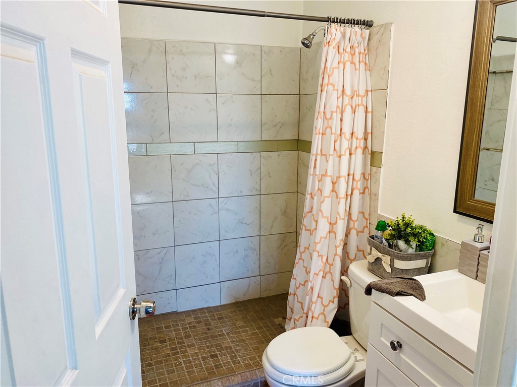 https://media.crmls.org/medias/e0394e76-ab09-4963-ab6c-02e682792af1.jpg?preset=X-Large