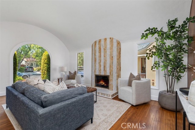 2340 Camden Avenue, Los Angeles CA: https://media.crmls.org/medias/e039cfab-a16f-4eee-bce7-700f90ab6f0a.jpg
