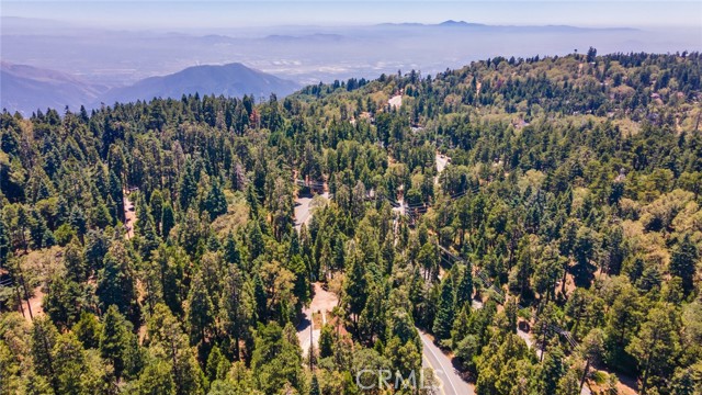 901 Ca-173, Lake Arrowhead CA: https://media.crmls.org/medias/e03ac0a8-a543-45d4-8e14-ba6c50f54f6f.jpg