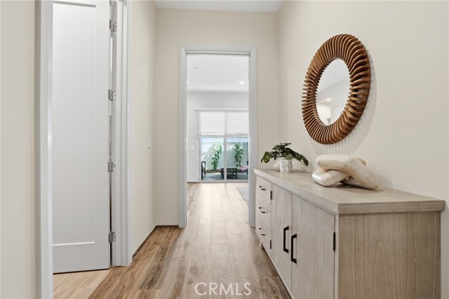 Detail Gallery Image 19 of 67 For 1745 Spreckels Ln, Redondo Beach,  CA 90278 - 3 Beds | 4/1 Baths