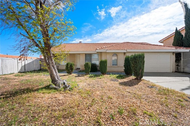 Detail Gallery Image 3 of 49 For 14700 Pony Trail Ct, Victorville,  CA 92392 - 3 Beds | 2 Baths