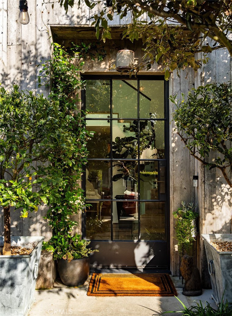 MLS #OC25127533 img 1