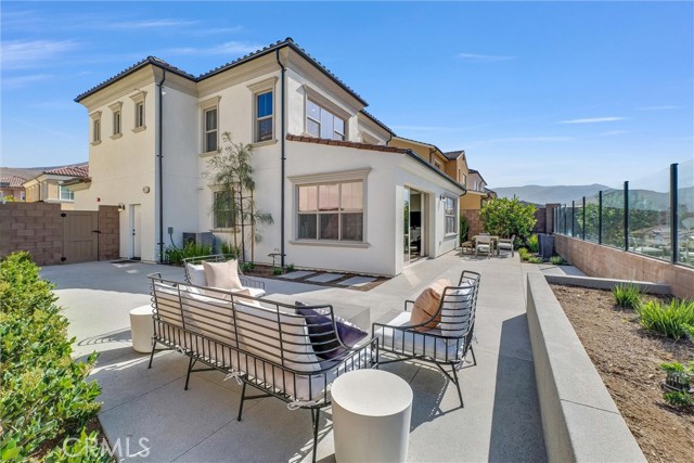 236 Collino, Irvine CA: https://media.crmls.org/medias/e03cf7cf-8537-4fef-809c-61e9f65ab340.jpg