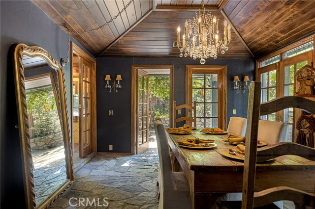 969 Oak Drive, Crestline CA: https://media.crmls.org/medias/e03ecd08-f8e1-4ebe-983e-232fee86f370.jpg