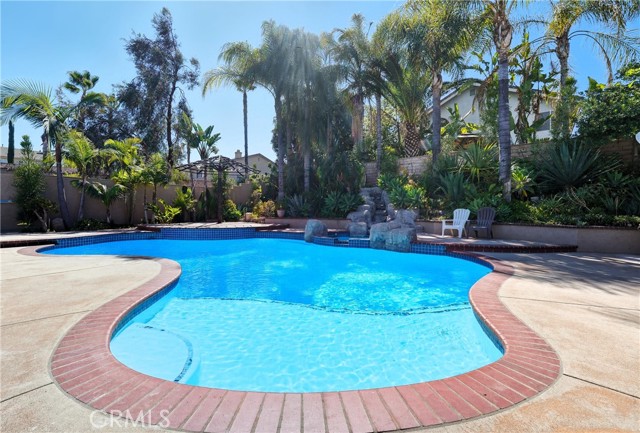 1372 Old Trail DR, Corona CA: https://media.crmls.org/medias/e03f4aa8-e3c2-41ee-a174-7a79420c32ff.jpg
