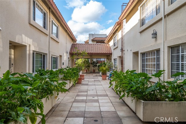 Detail Gallery Image 5 of 44 For 707 Raleigh St #5,  Glendale,  CA 91205 - 3 Beds | 3 Baths