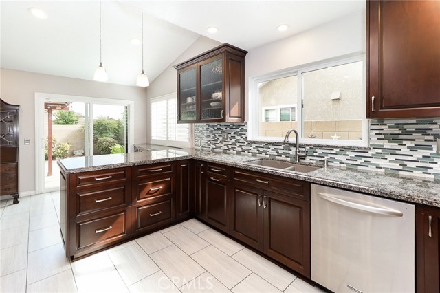 6815 Arthur Court, Chino CA: https://media.crmls.org/medias/e04129e5-224f-4ea4-ade8-4752e0991837.jpg