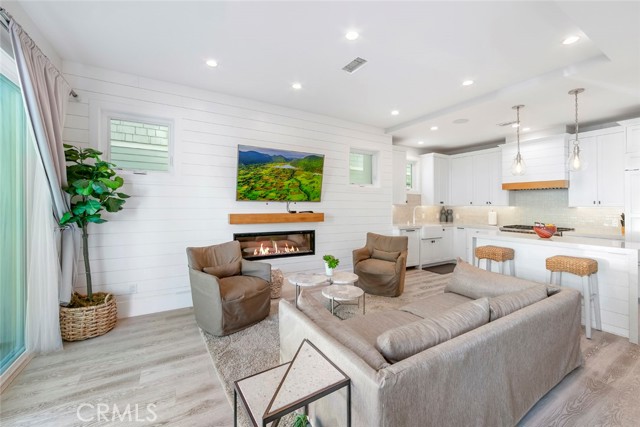 417 E Bay, Newport Beach CA: https://media.crmls.org/medias/e04159f2-b95e-4adb-995d-b37fc415ed3e.jpg