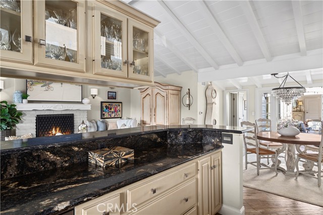 708 Orchid Avenue, Corona del Mar CA: https://media.crmls.org/medias/e0415a2e-88fe-4ede-8762-bdb37f98cfc0.jpg
