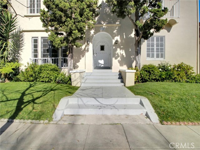 Detail Gallery Image 2 of 30 For 9949 Young Dr #204,  Beverly Hills,  CA 90212 - 1 Beds | 1 Baths