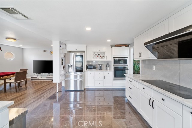 13555 Via San Remo, Chino Hills CA: https://media.crmls.org/medias/e0428534-511c-4675-a83b-c0cfa79d2c52.jpg