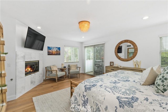 117 Alabama Street, Huntington Beach CA: https://media.crmls.org/medias/e0442d32-65ce-477e-bf18-2e7f532bb3fe.jpg