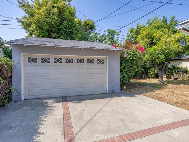 10348 Woodbridge Street, Toluca Lake CA: https://media.crmls.org/medias/e04493ae-91d1-4ce3-a06a-b1ab99578e62.jpg