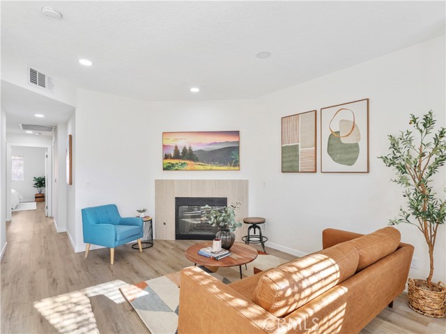 Front Image Thumbnail for CRSR26069547