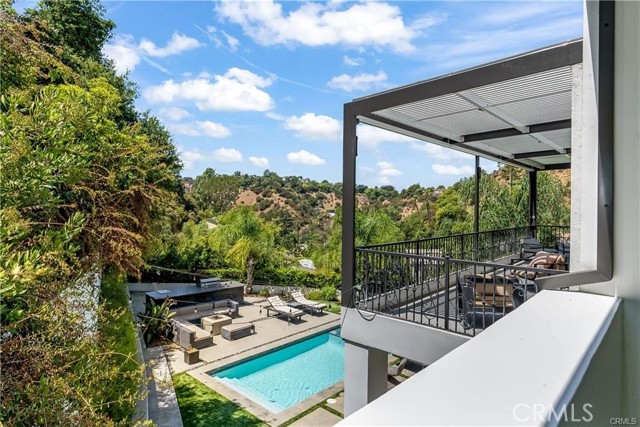 Detail Gallery Image 27 of 65 For 9484 Gloaming Dr, Beverly Hills,  CA 90210 - 4 Beds | 4 Baths