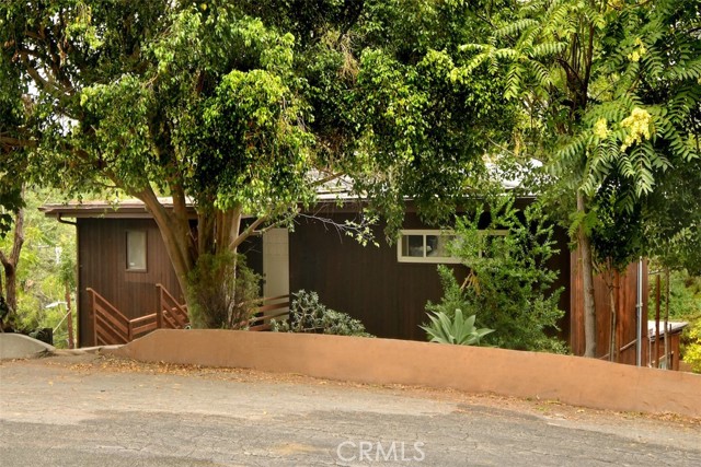 Detail Gallery Image 4 of 36 For 3833 Ridgemoor Dr, Studio City,  CA 91604 - 2 Beds | 1/1 Baths