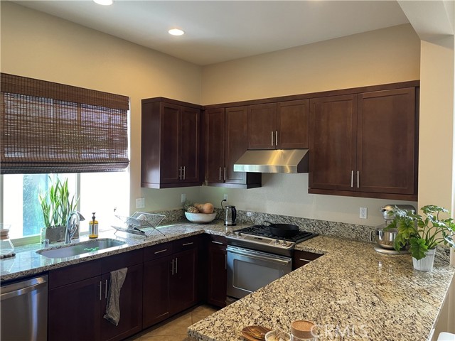 1818 Coastal Way, Costa Mesa CA: https://media.crmls.org/medias/e045a271-0896-4d9c-b61c-f16b9494c3d7.jpg
