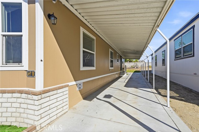 Detail Gallery Image 2 of 29 For 17225 Valley 69w,  Fontana,  CA 92335 - 3 Beds | 2 Baths