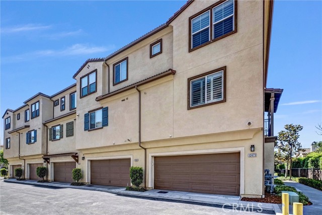Detail Gallery Image 2 of 44 For 12473 Constellation St, Corona,  CA 91752 - 4 Beds | 3/1 Baths