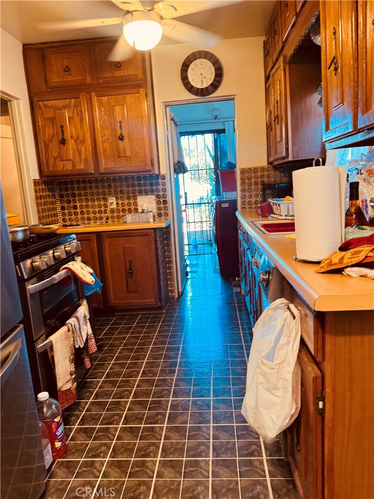 https://media.crmls.org/medias/e0465741-9339-4abb-8382-6898e41f1235.jpg?preset=X-Large