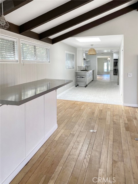 Detail Gallery Image 9 of 25 For 204 Avenue E, Redondo Beach,  CA 90277 - 3 Beds | 2 Baths