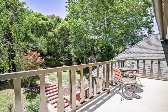 3975 Van Noord Avenue, Studio City CA: https://media.crmls.org/medias/e0478cc6-2fe7-4f50-b64b-29084772ceb6.jpg