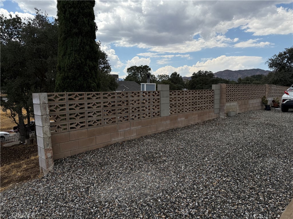 https://media.crmls.org/medias/e047bca8-b2be-4741-830f-3eb3371a5ee0.jpg?preset=X-Large