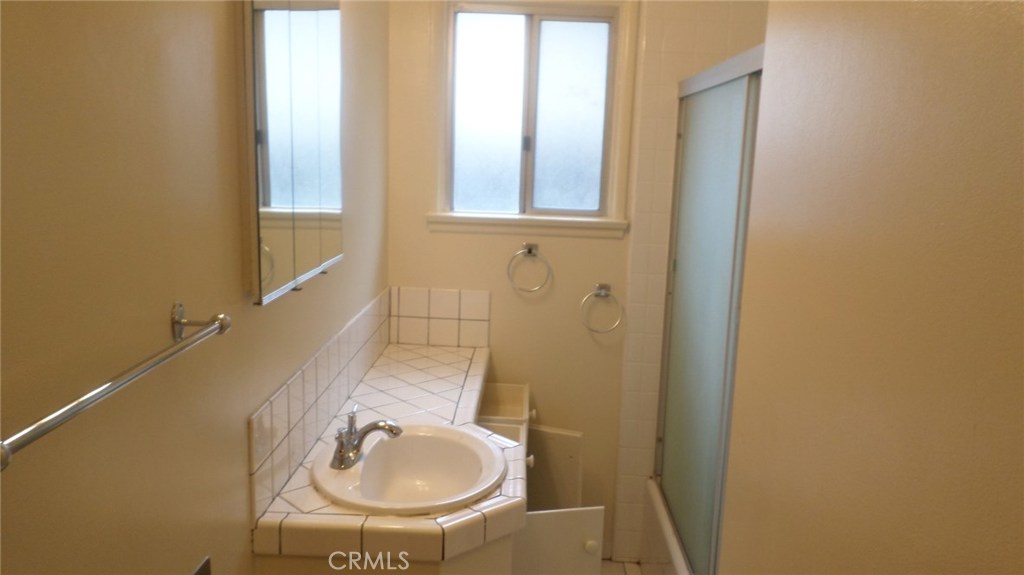 https://media.crmls.org/medias/e04821a6-8e04-436f-8d05-3f7ad2c6c6b7.jpg?preset=X-Large