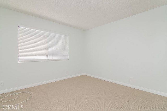 5711 Owensmouth Avenue, Woodland Hills CA: https://media.crmls.org/medias/e048982a-02af-4735-8822-248026b7796d.jpg