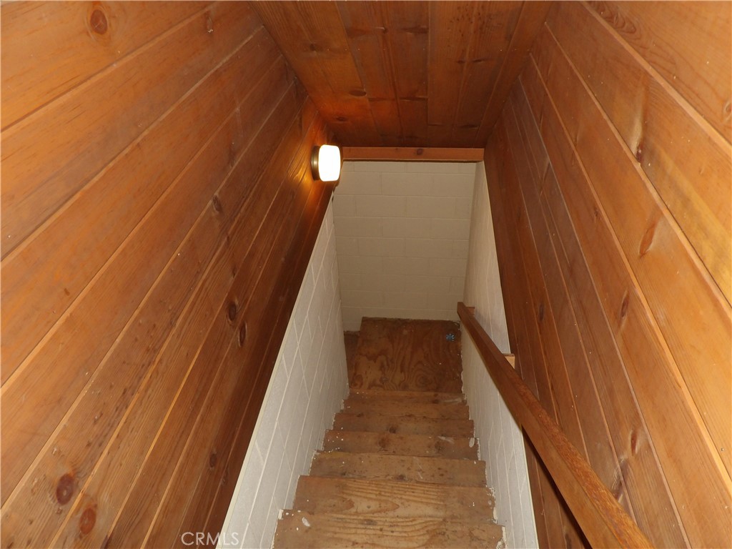 https://media.crmls.org/medias/e0495e7c-0c55-47d8-bebf-a2f43762bea7.jpg?preset=X-Large