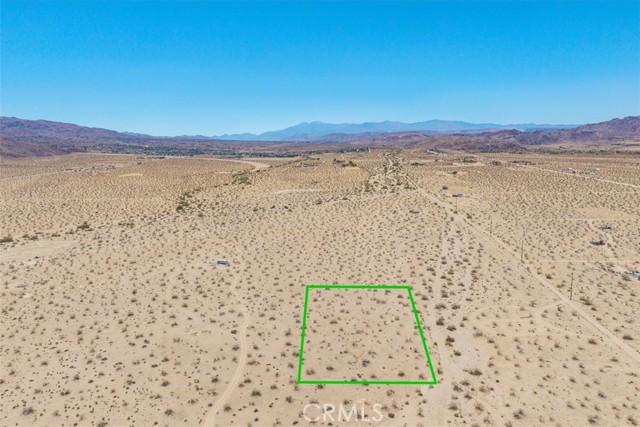 5888 La Ferney Avenue, Joshua Tree CA: https://media.crmls.org/medias/e049688d-d384-4c35-9ee5-9383664797a8.jpg