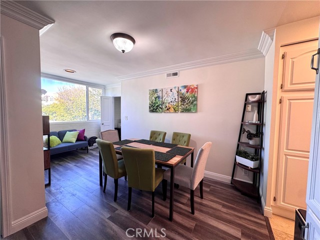 Detail Gallery Image 3 of 19 For 540 Kelton #502,  Los Angeles,  CA 90024 - 2 Beds | 2/1 Baths