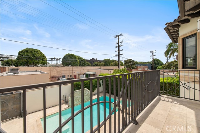 Detail Gallery Image 32 of 39 For 268 S Clark Dr, Beverly Hills,  CA 90211 - 5 Beds | 5/1 Baths
