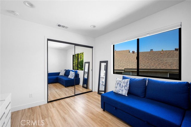 2305 Henrietta Avenue, La Crescenta CA: https://media.crmls.org/medias/e04bb000-2f91-47c7-b986-e0b71337b19f.jpg