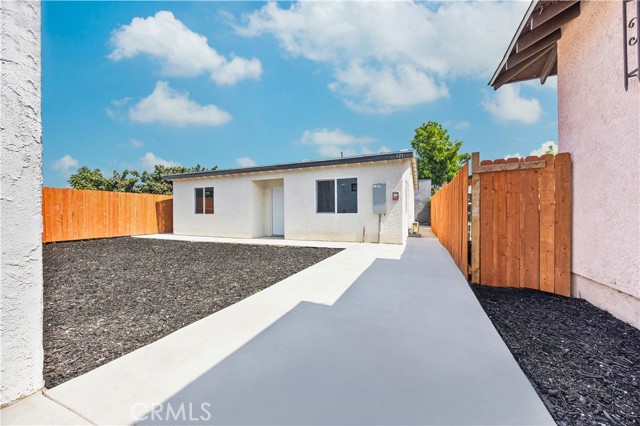 123 W 56th Street, Los Angeles CA: https://media.crmls.org/medias/e04c286b-2aee-4ded-85a2-26cc7bc3bd3d.jpg