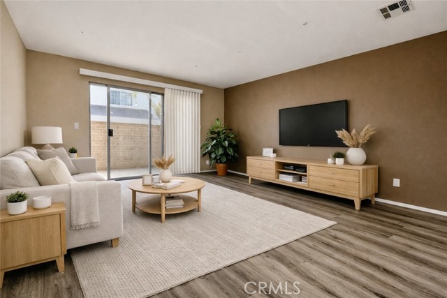 Detail Gallery Image 3 of 24 For 17181 Elm St #2,  Huntington Beach,  CA 92647 - 2 Beds | 1 Baths