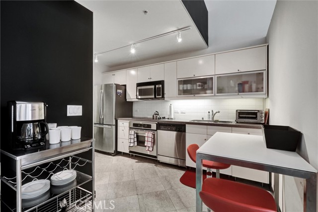 350 W Ash Street, San Diego CA: https://media.crmls.org/medias/e04c7d84-e36b-407f-b2b6-7e8c655f1ce7.jpg