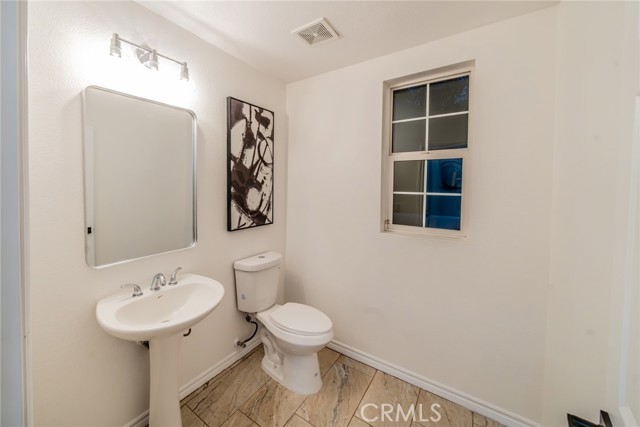 Image 21 of 49 For 581 La Salle Street