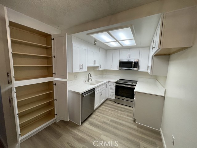 Detail Gallery Image 12 of 31 For 18900 Delaware St #6,  Huntington Beach,  CA 92648 - 1 Beds | 1 Baths