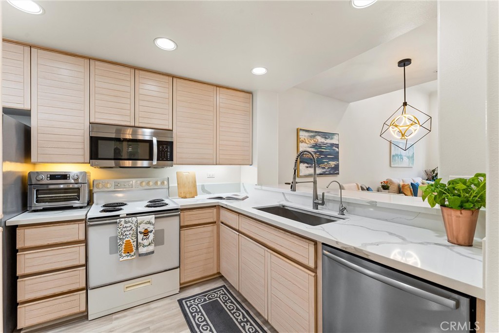 E04e37b9 Ac5b 4f9b 98d7 Ba15277ea496