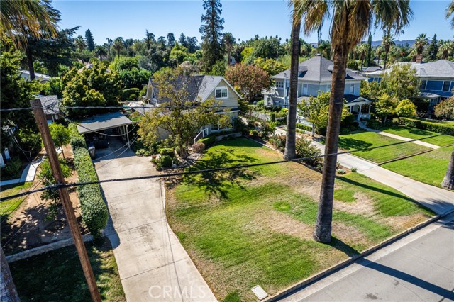 527 W Palm Avenue, Redlands CA: https://media.crmls.org/medias/e04e4688-2723-4ee7-8a78-faf1e6ec976f.jpg