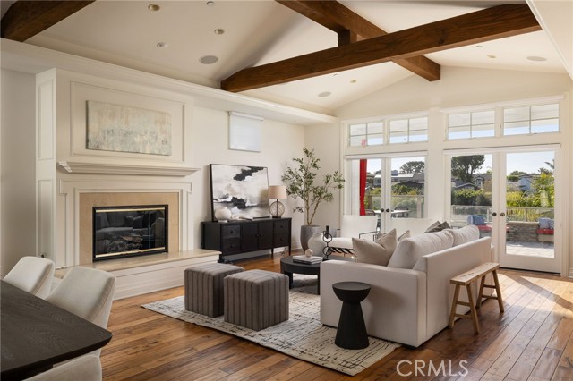 633 Rockford Road, Corona del Mar CA: https://media.crmls.org/medias/e04e5843-21ab-429f-a9e8-cf59edc5e356.jpg