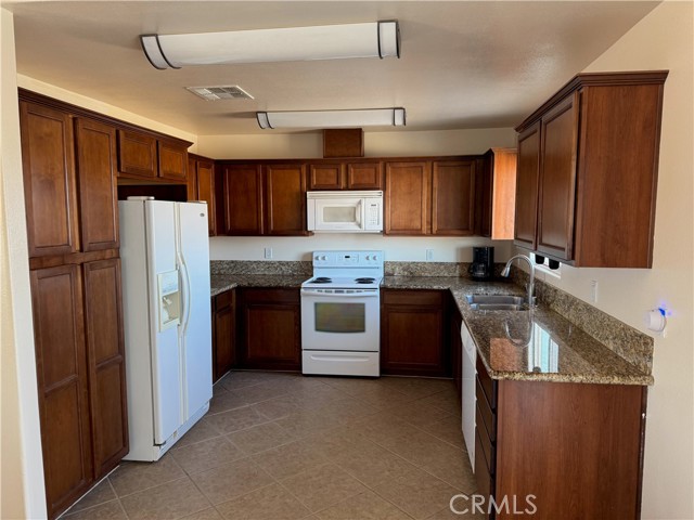 Detail Gallery Image 5 of 11 For 1390 Curtis, Thermal,  CA 92274 - 3 Beds | 2 Baths