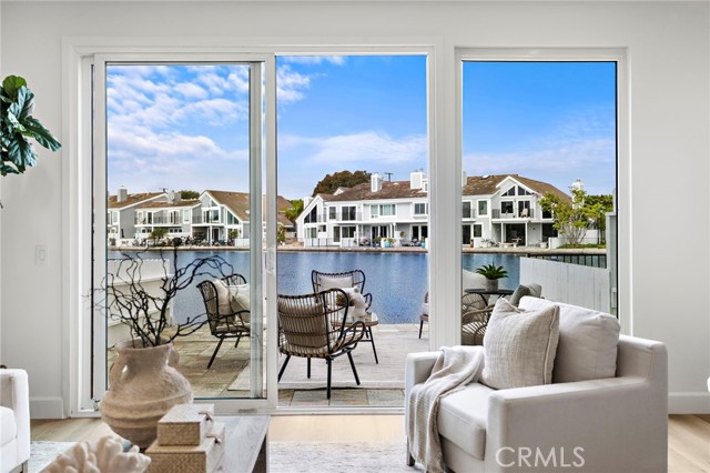 Detail Gallery Image 3 of 40 For 16103 Saint Croix, Huntington Beach,  CA 92649 - 3 Beds | 2/1 Baths