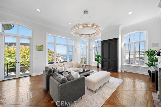 Detail Gallery Image 12 of 46 For 121 Emerald Bay, Laguna Beach,  CA 92651 - 5 Beds | 4/1 Baths
