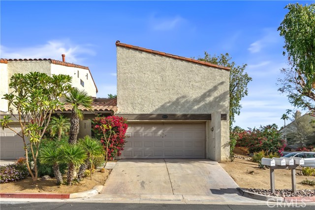 45436 Driftwood Drive, Palm Desert CA: https://media.crmls.org/medias/e0501070-92f4-4118-8ab6-b46a73d9bfdd.jpg