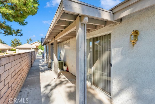 11246 Pleasant Hills Drive, Apple Valley CA: https://media.crmls.org/medias/e0506be1-57c7-44e0-b3cf-b836a5d600ba.jpg
