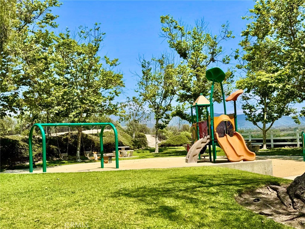 https://media.crmls.org/medias/e05096bf-8f23-4c6d-b446-ad7cdf77c086.jpg?preset=X-Large