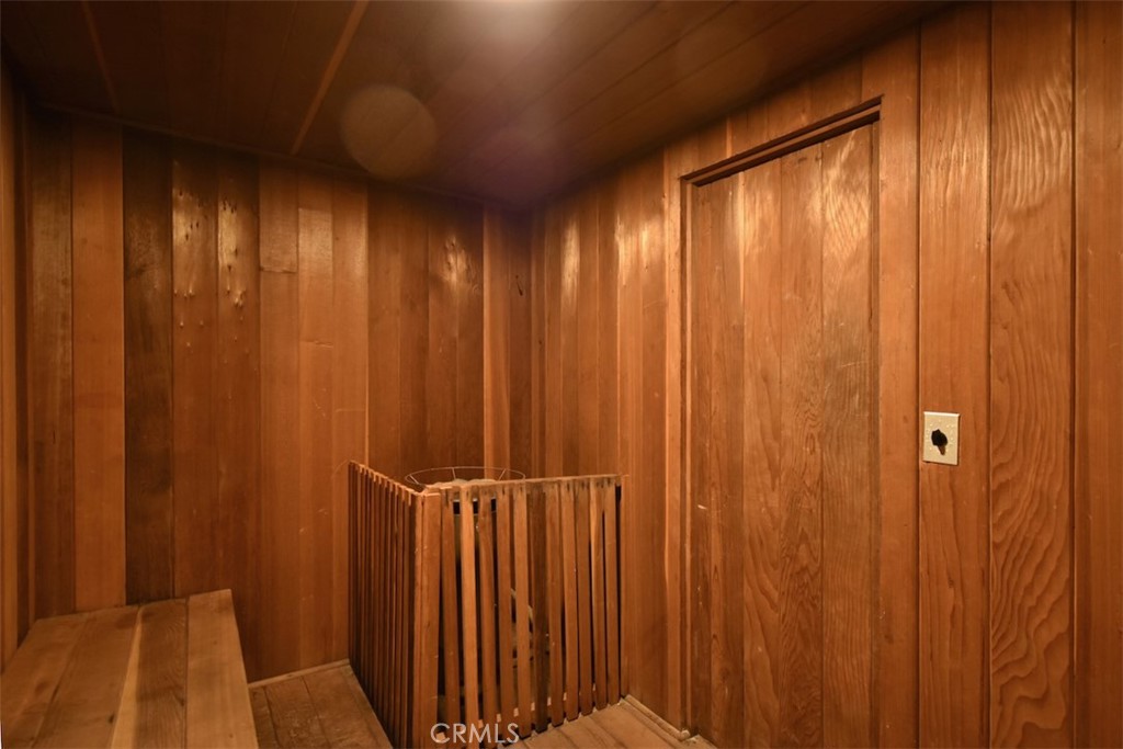 https://media.crmls.org/medias/e0509b2e-8466-4fdb-84aa-fb9684e4a6cd.jpg?preset=X-Large