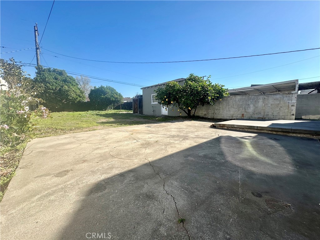 https://media.crmls.org/medias/e0515f04-091d-4ccd-b283-737ffae7e8e9.jpg?preset=X-Large